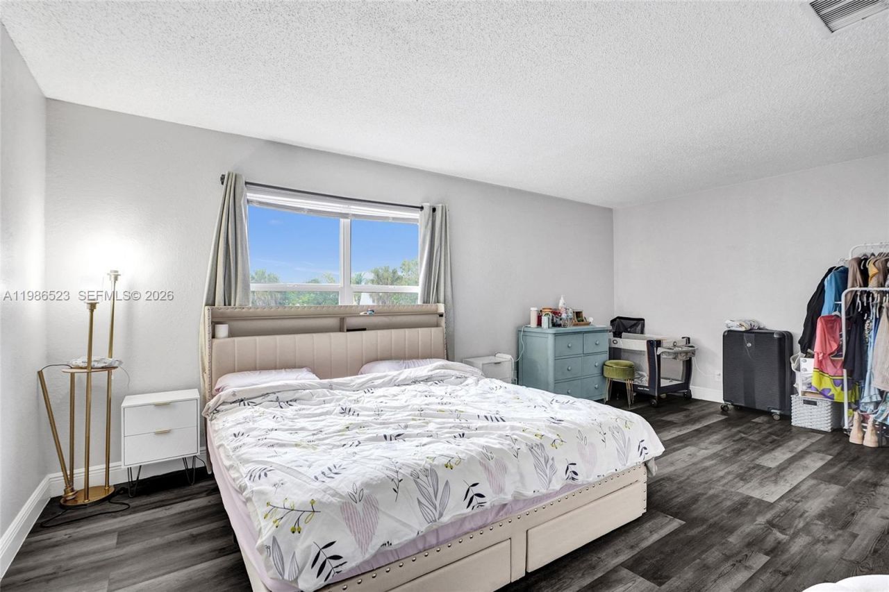 7402 NW 75th St , Tamarac, FL 33321 Photo