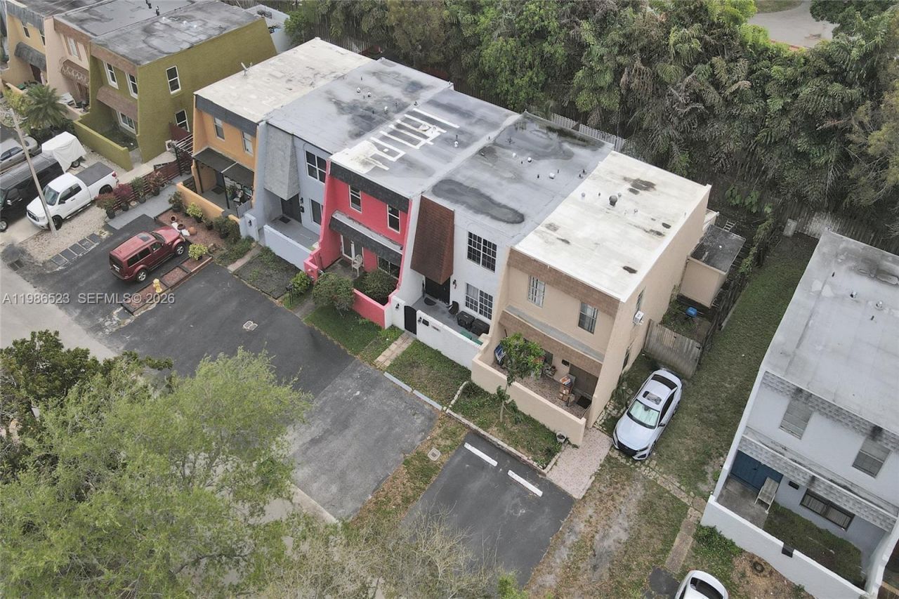 7402 NW 75th St , Tamarac, FL 33321 Photo