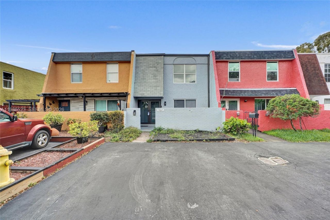 7402 NW 75th St , Tamarac, FL 33321 Photo