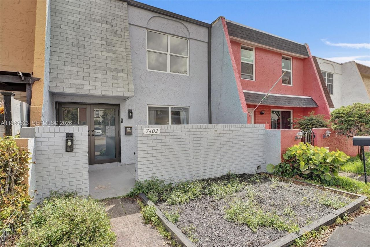 7402 NW 75th St , Tamarac, FL 33321 Photo