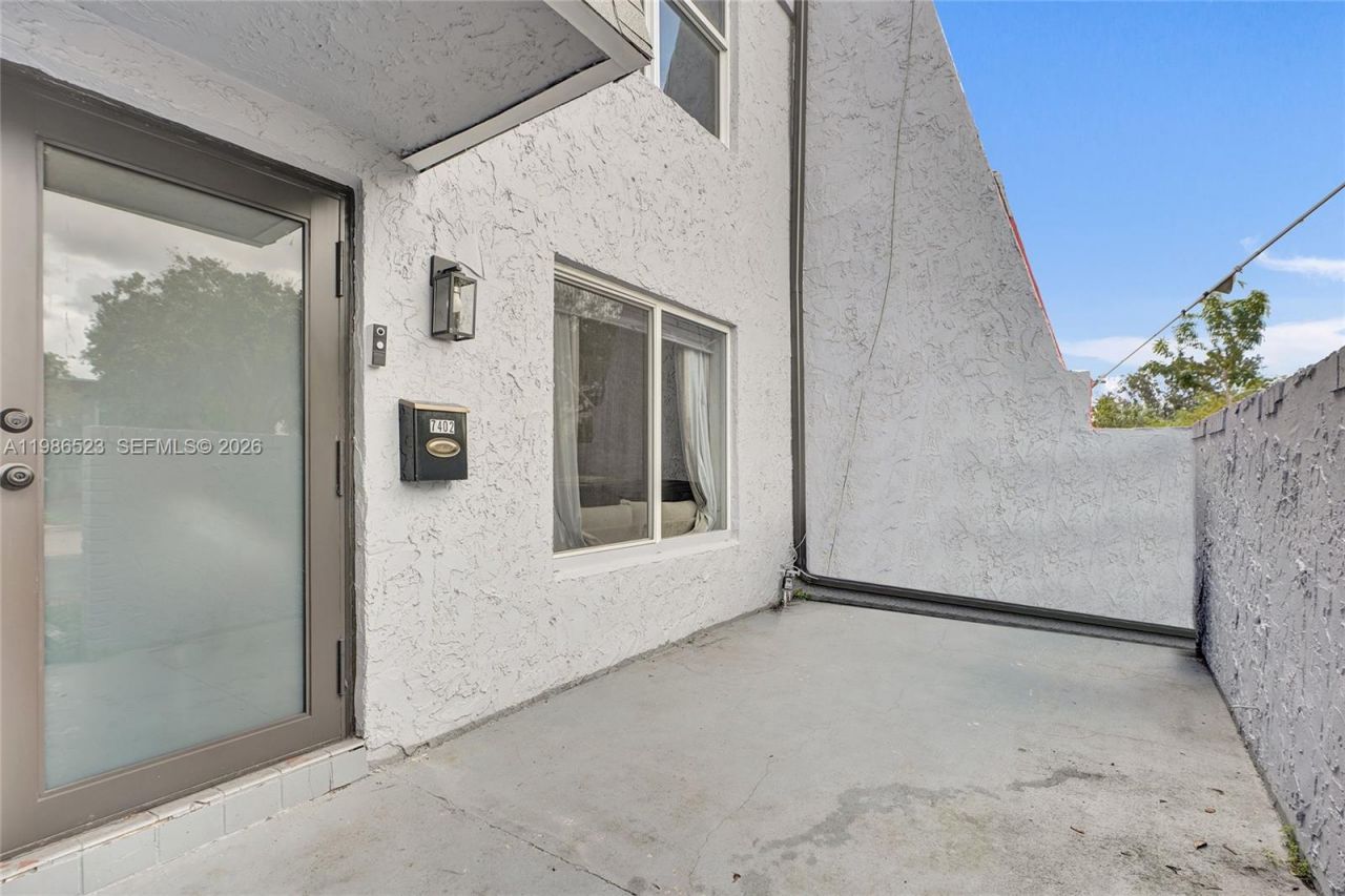 7402 NW 75th St , Tamarac, FL 33321 Photo