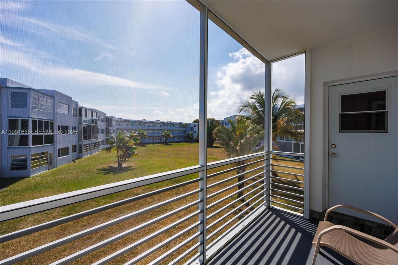 2300 Park Ln, Unit 203, Hollywood, FL 33021 Photo