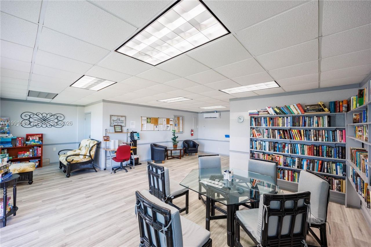 2300 Park Ln, Unit 203, Hollywood, FL 33021 Photo