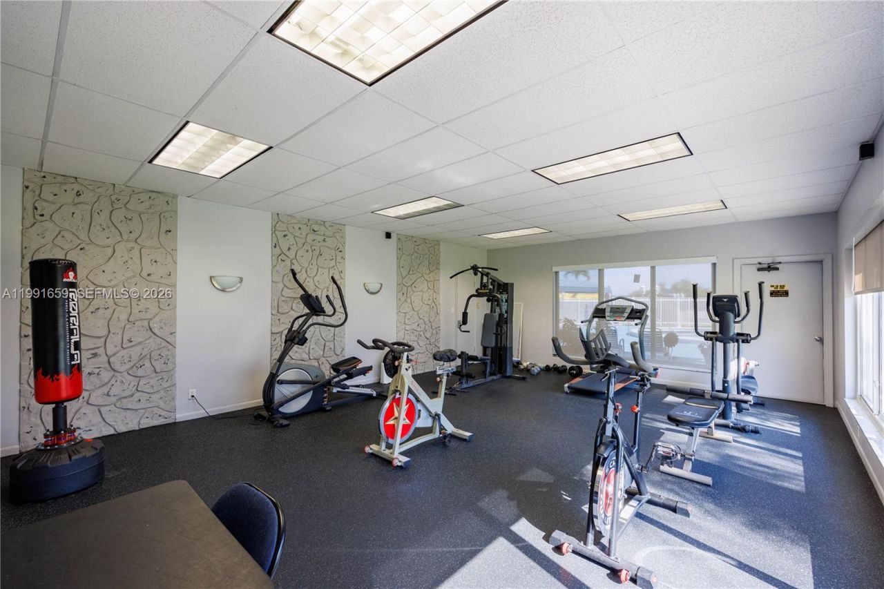 2300 Park Ln, Unit 203, Hollywood, FL 33021 Photo