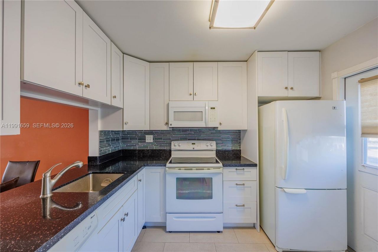 2300 Park Ln, Unit 203, Hollywood, FL 33021 Photo