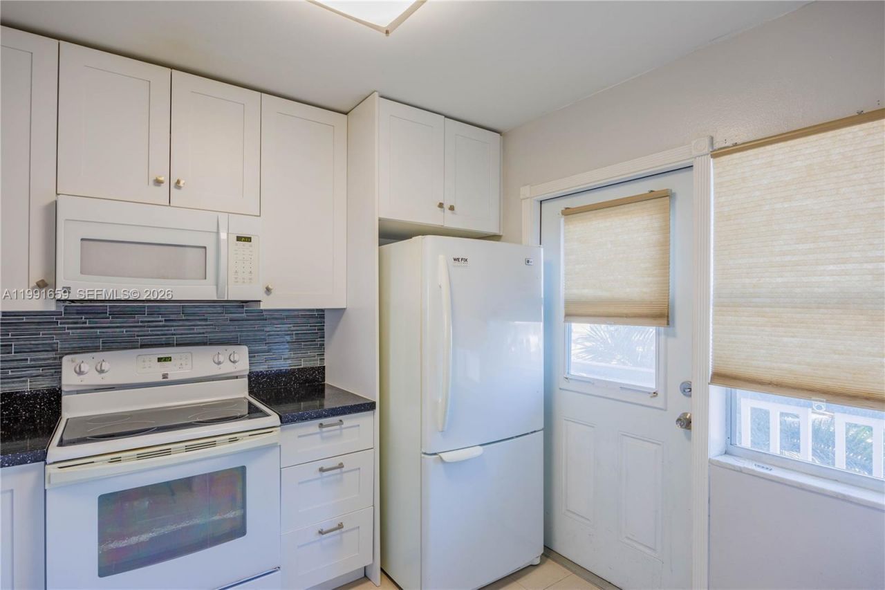 2300 Park Ln, Unit 203, Hollywood, FL 33021 Photo