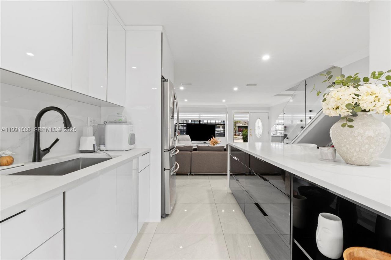 10908 NW 7th St , Unit 403, Miami, FL 33172 Photo