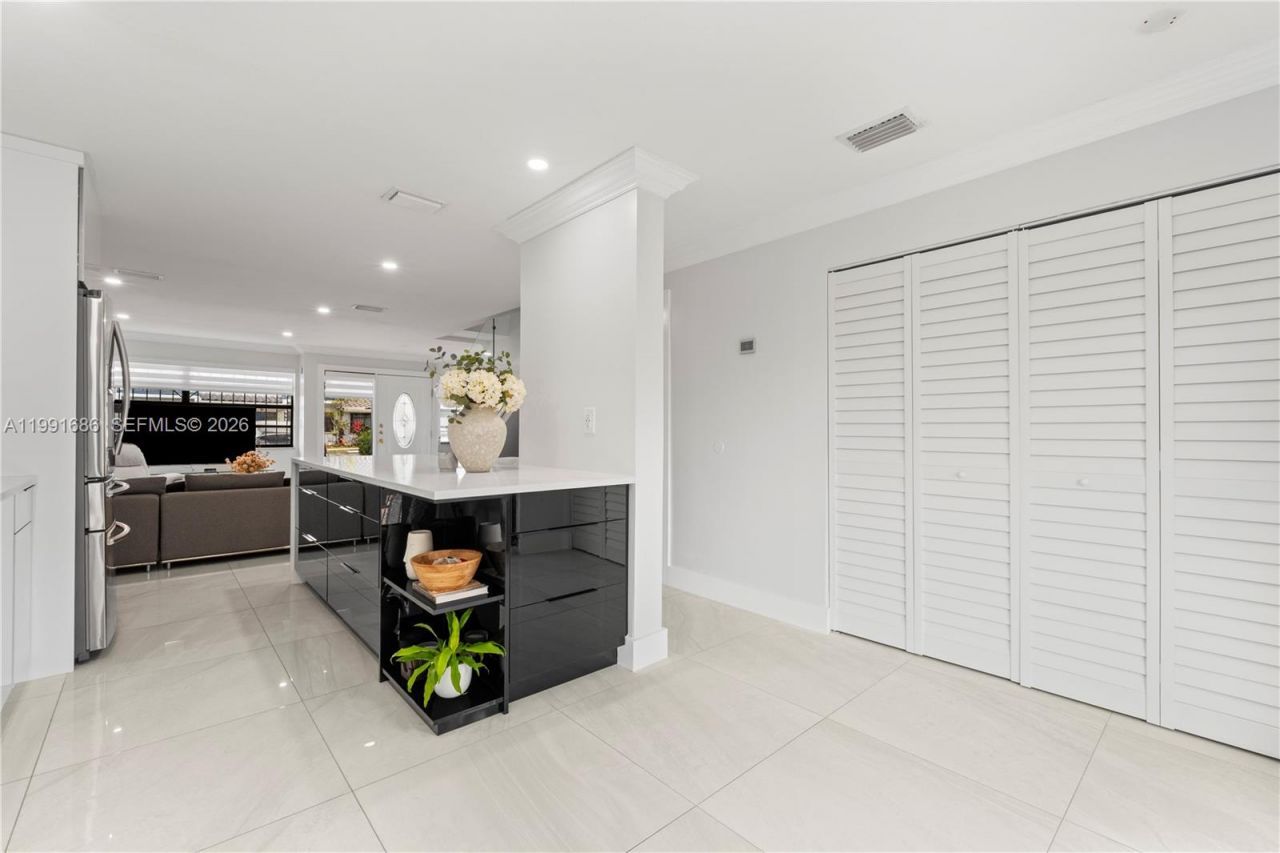 10908 NW 7th St , Unit 403, Miami, FL 33172 Photo