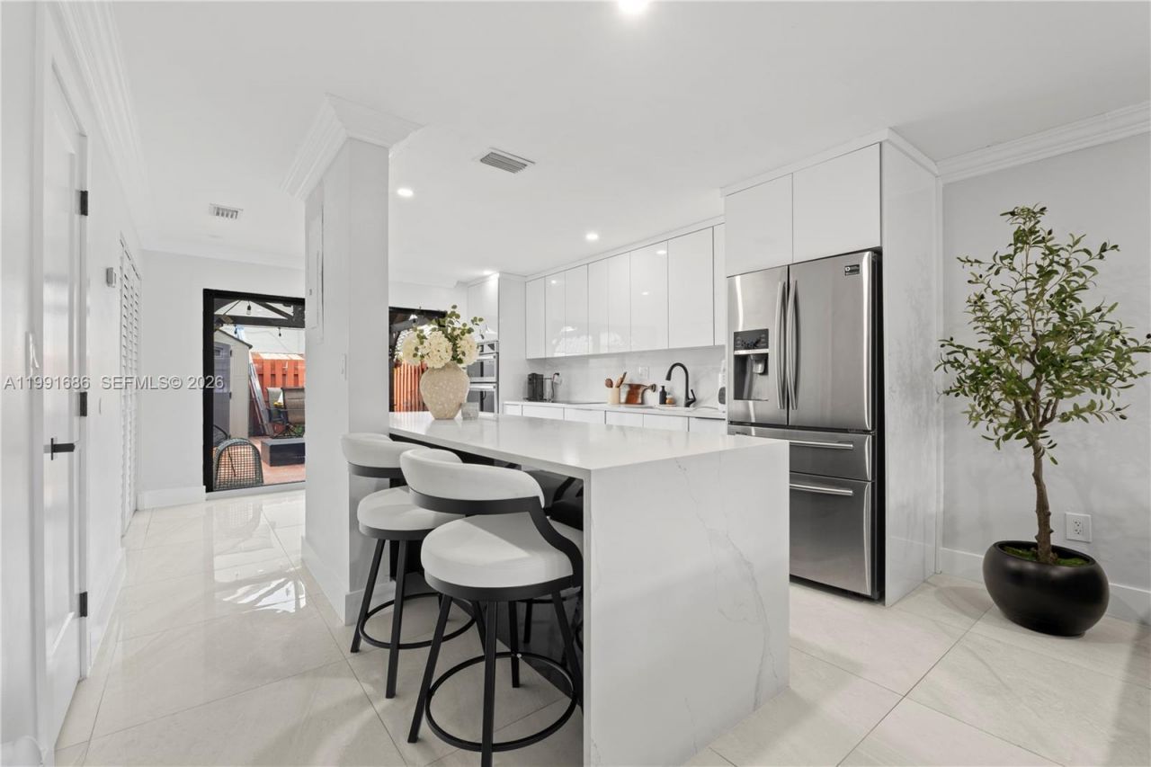 10908 NW 7th St , Unit 403, Miami, FL 33172 Photo