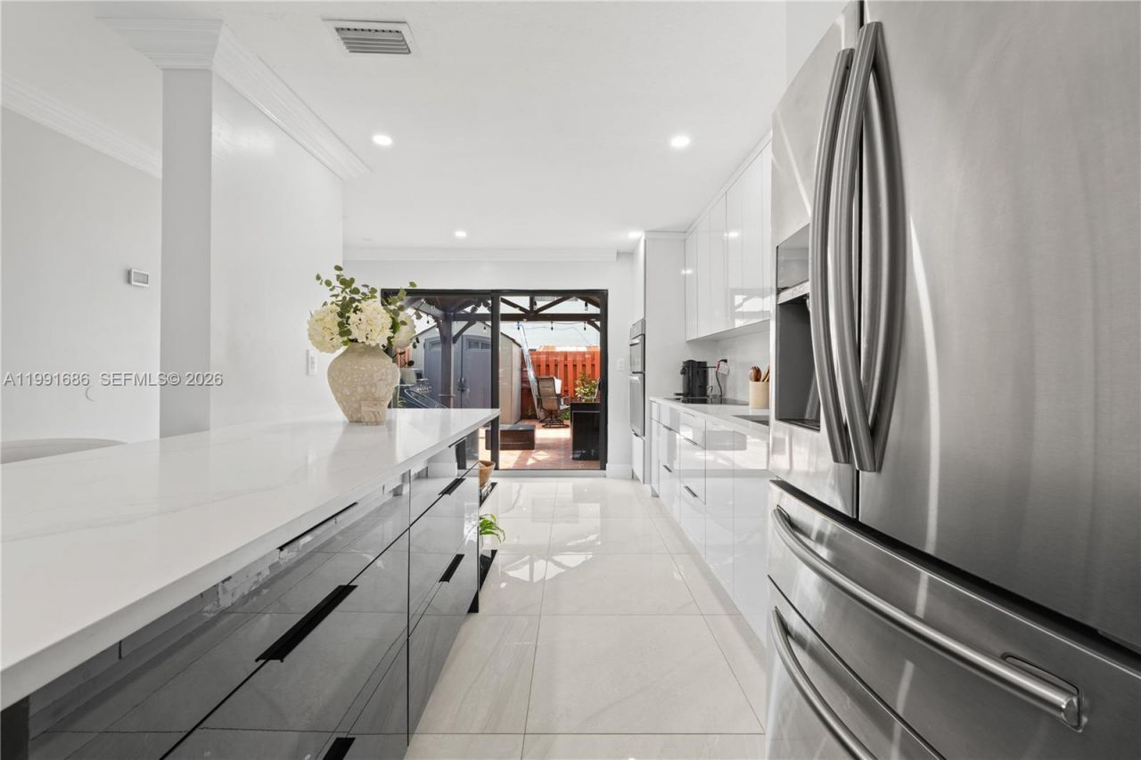 10908 NW 7th St , Unit 403, Miami, FL 33172 Photo