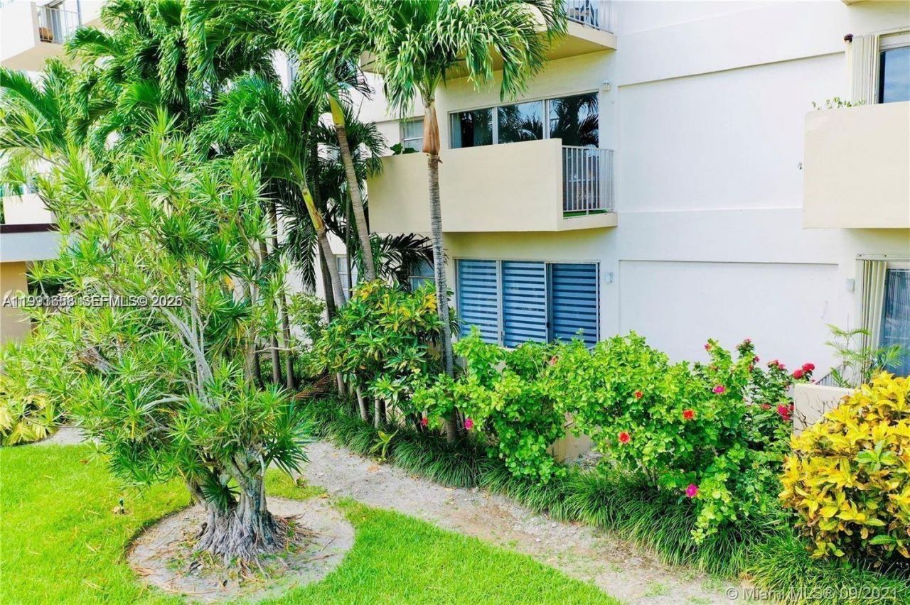 880 NE 69th St , Unit 1D, Miami, FL 33138 Photo