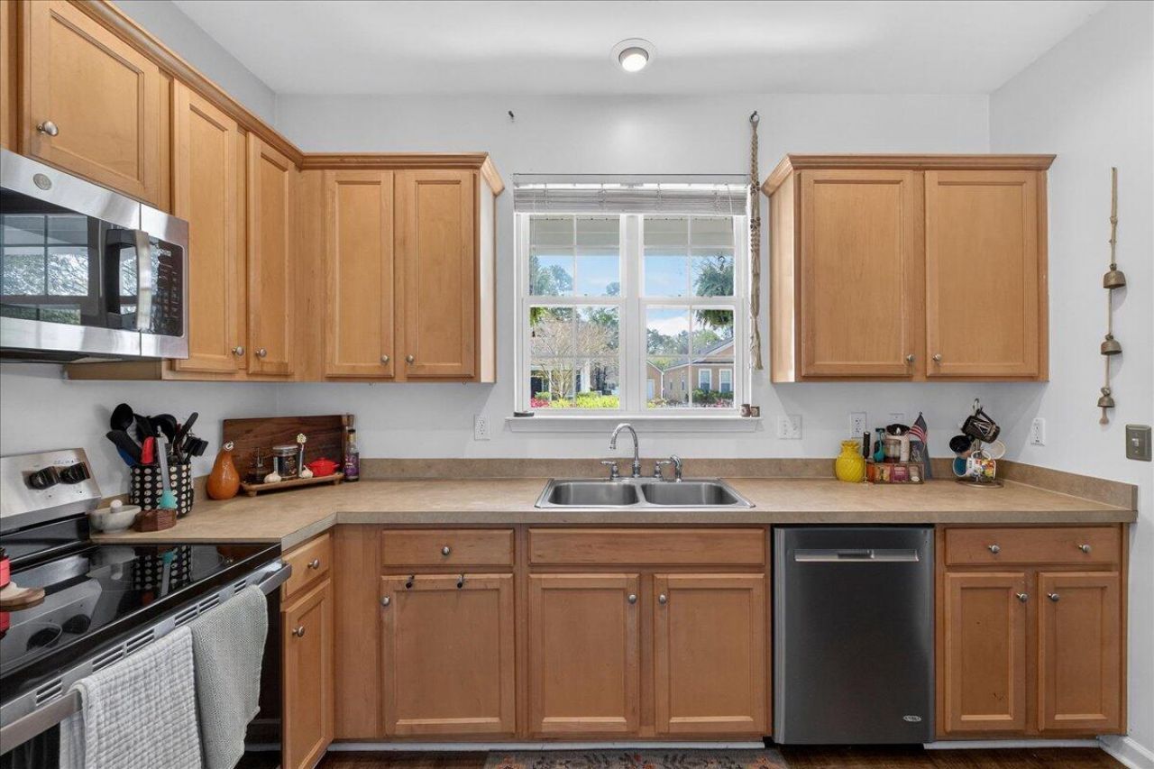 8945 Planters Row Lane Photo 11