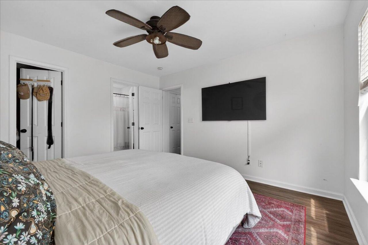 8945 Planters Row Lane Photo 17