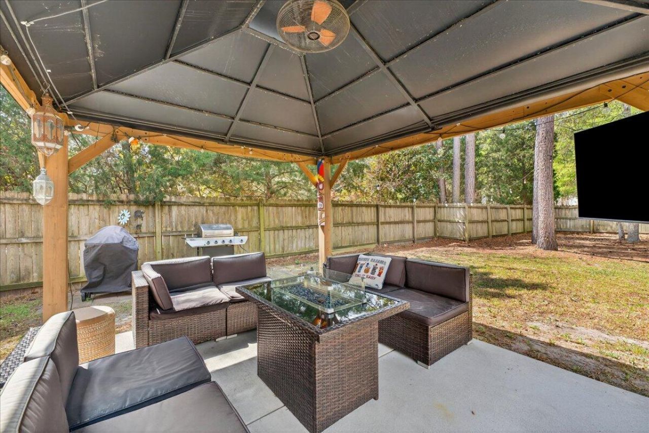 8945 Planters Row Lane Photo 23