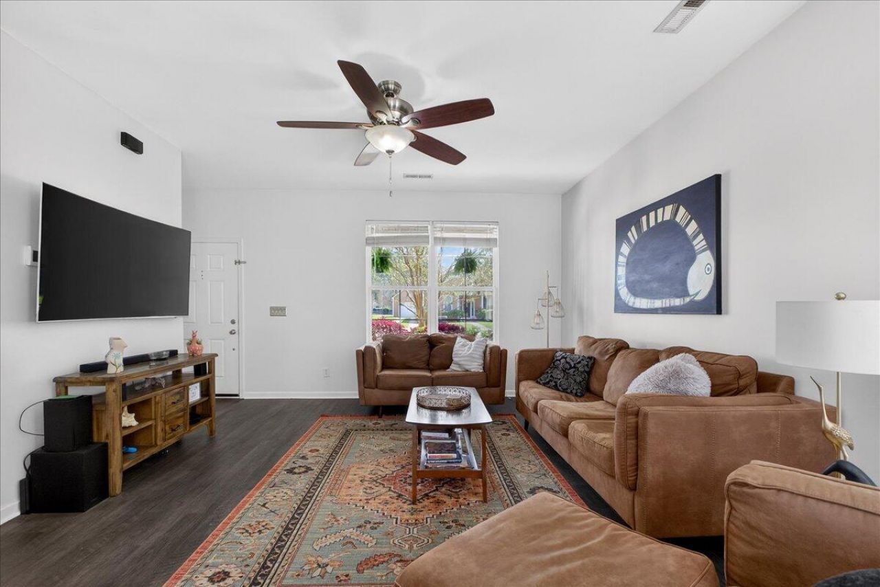 8945 Planters Row Lane Photo 9