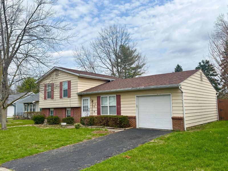 676 Juniper Lane, Columbus, OH 43230 Photo 3