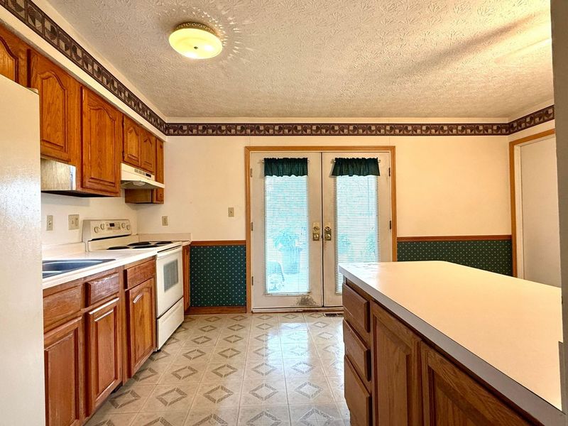 676 Juniper Lane, Columbus, OH 43230 Photo 7