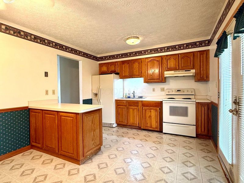 676 Juniper Lane, Columbus, OH 43230 Photo 8