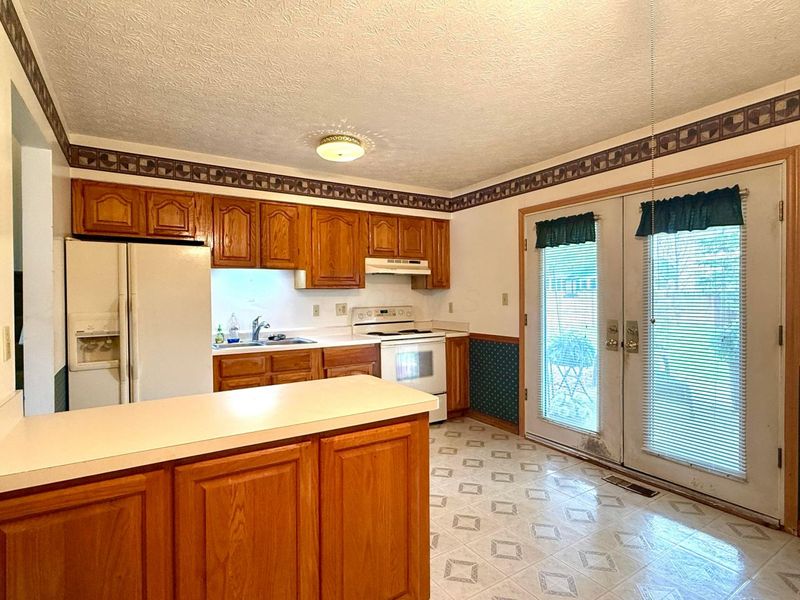 676 Juniper Lane, Columbus, OH 43230 Photo 9