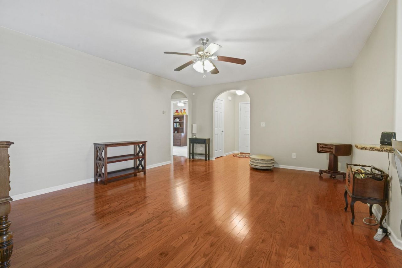 122 Clearwater Dr. Photo 7