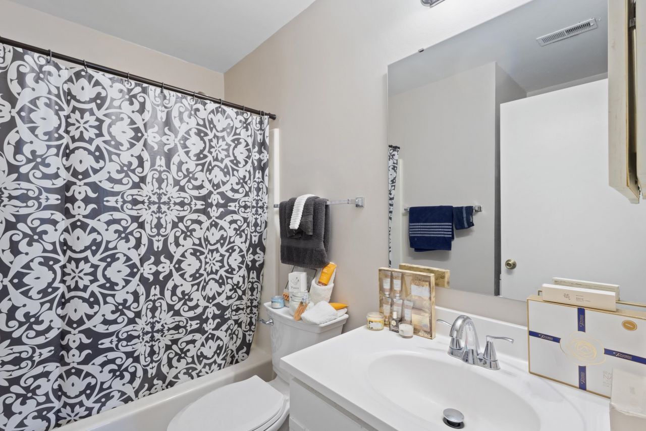 6850 King Arthur Dr.  Photo 10