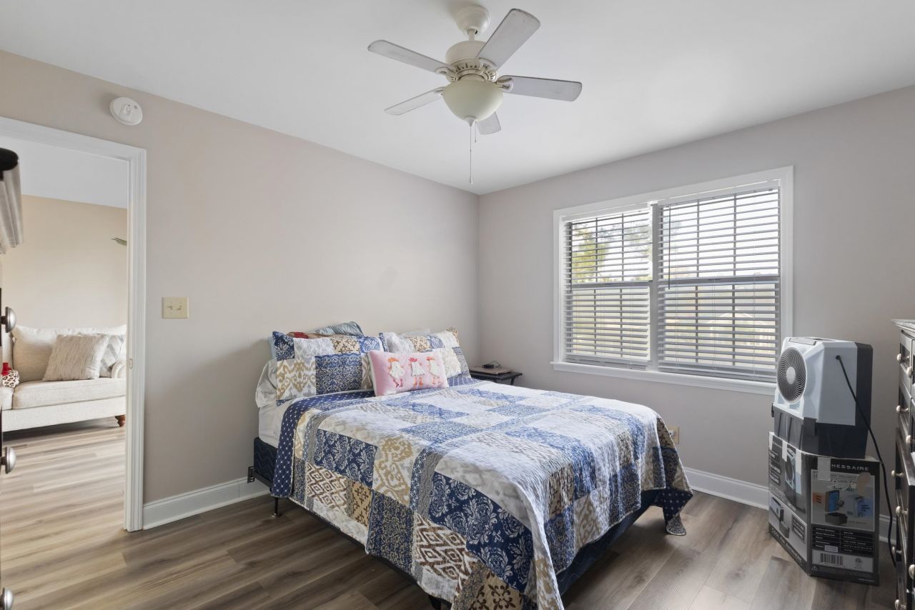 6850 King Arthur Dr.  Photo 11