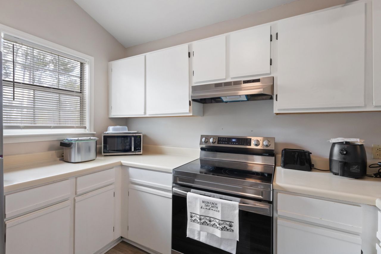 6850 King Arthur Dr.  Photo 4