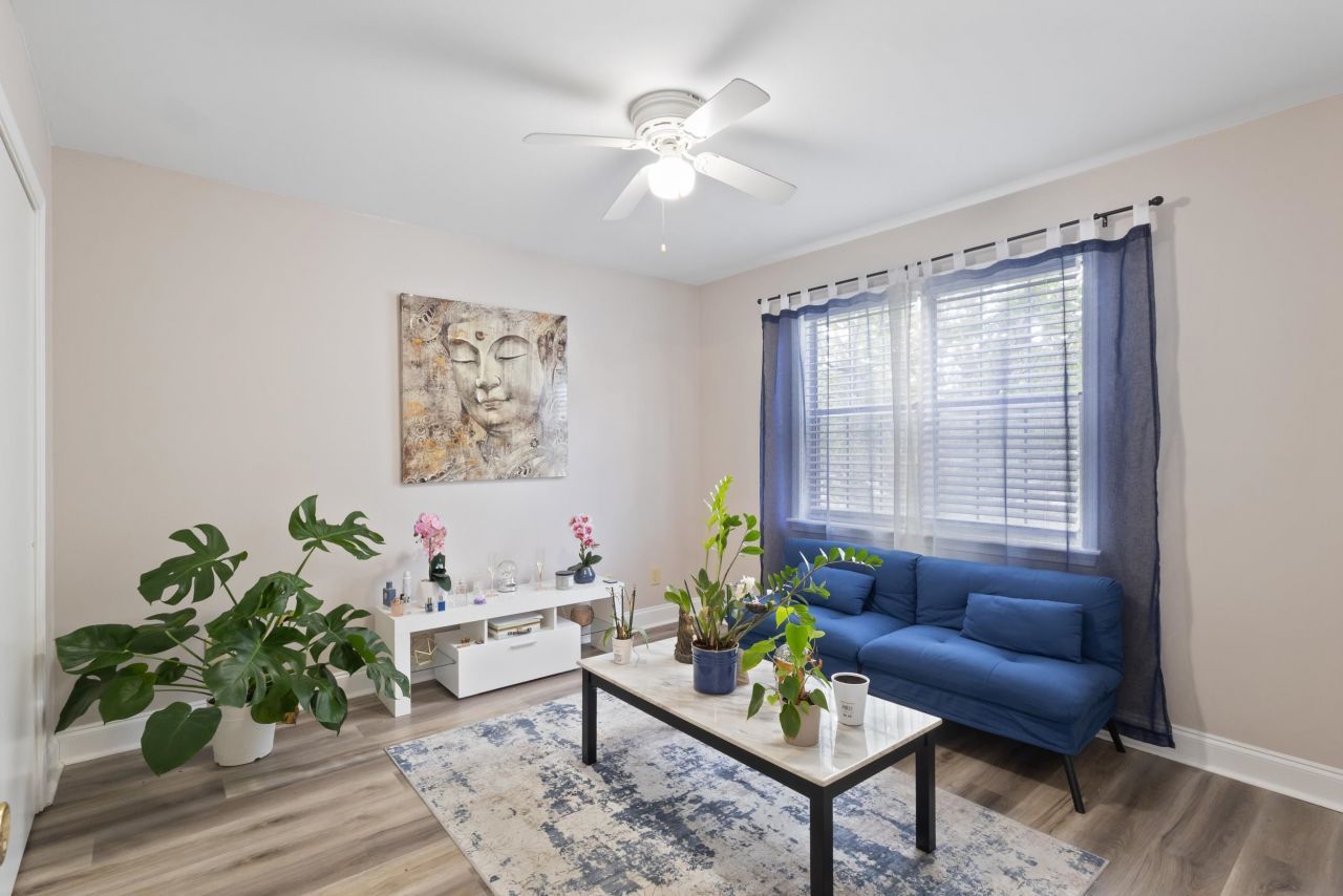 6850 King Arthur Dr.  Photo 9