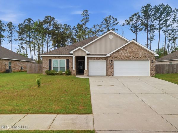 6001 Penni Lane, Ocean Springs, MS 39564