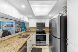 9820 Queensway Blvd.  photo 4