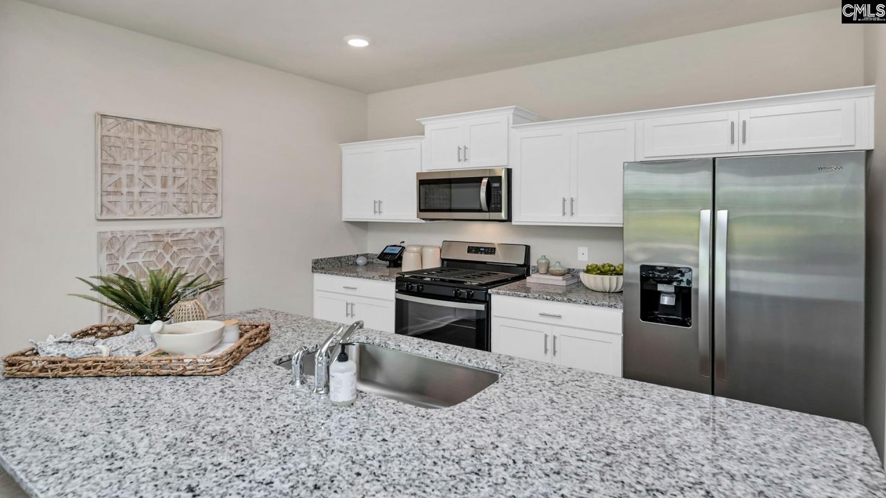 1073 Grand Oaks Drive  Photo 4