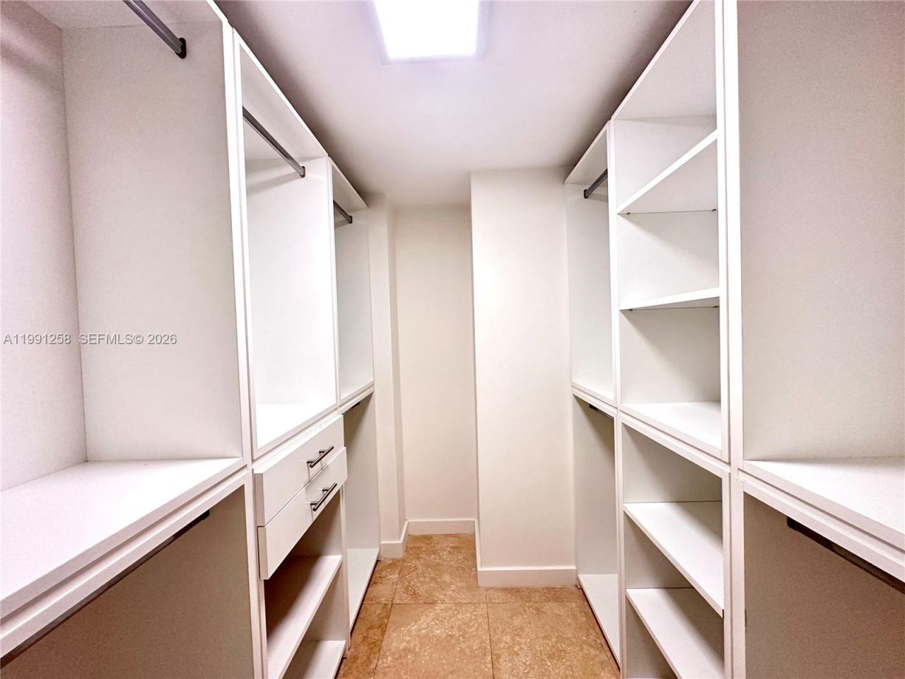 3301 N Country Club Dr , Unit 410, Aventura, FL 33180 Photo