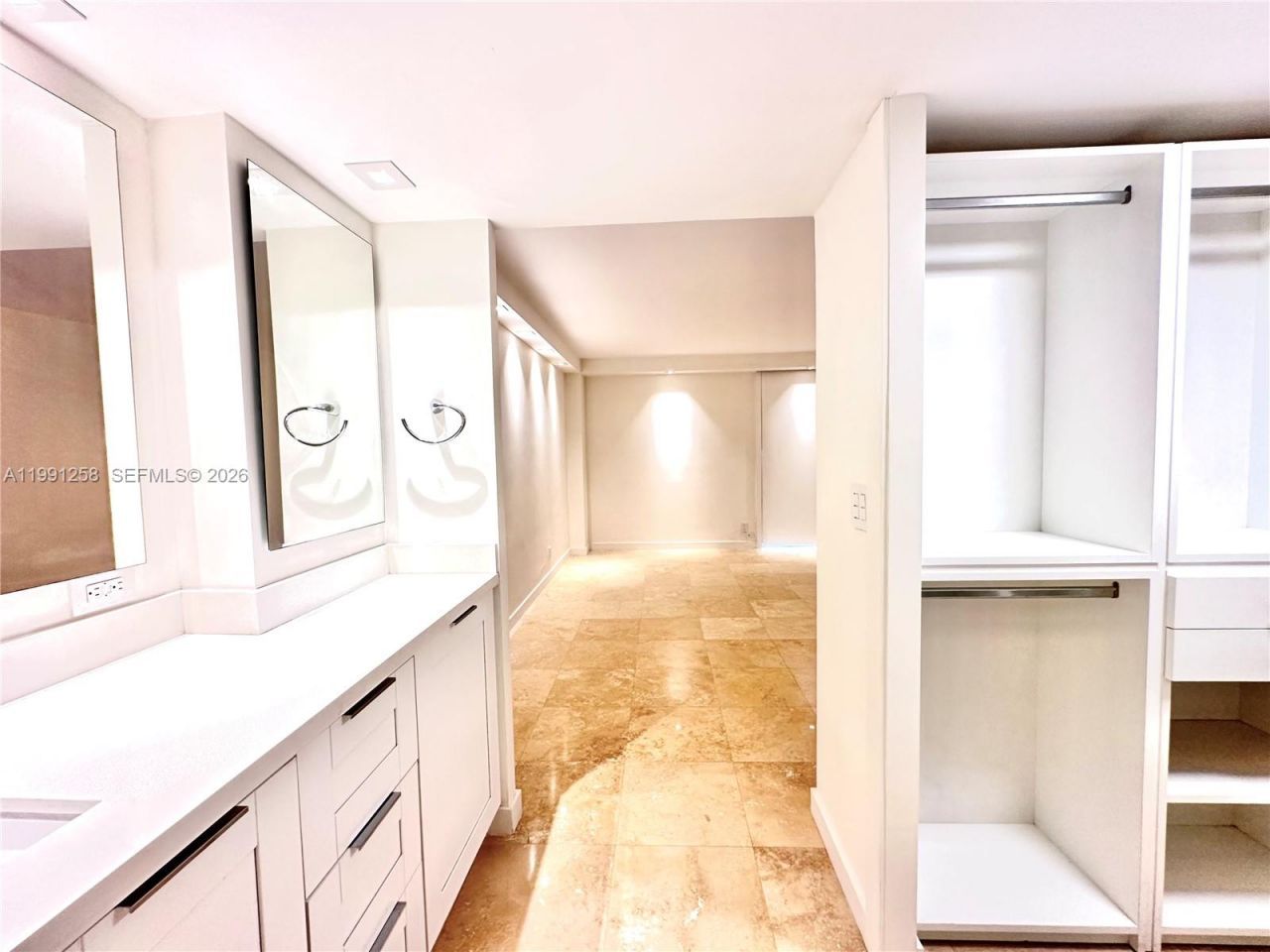 3301 N Country Club Dr , Unit 410, Aventura, FL 33180 Photo