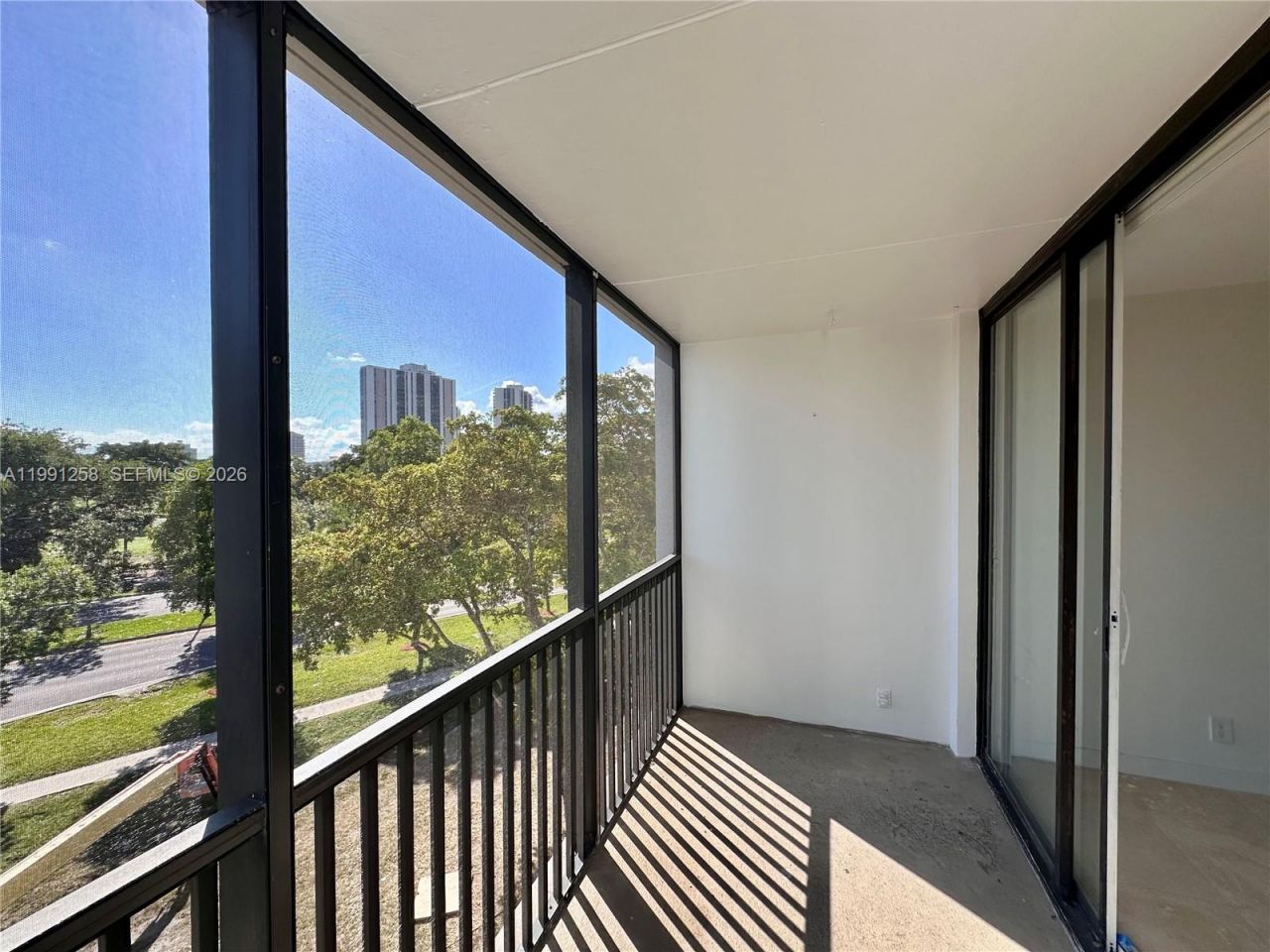 3301 N Country Club Dr , Unit 410, Aventura, FL 33180 Photo