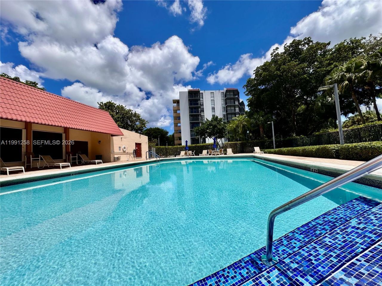 3301 N Country Club Dr , Unit 410, Aventura, FL 33180 Photo