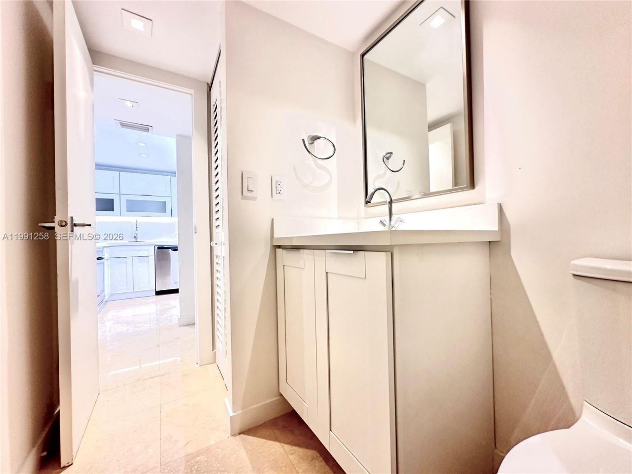 3301 N Country Club Dr , Unit 410, Aventura, FL 33180 Photo