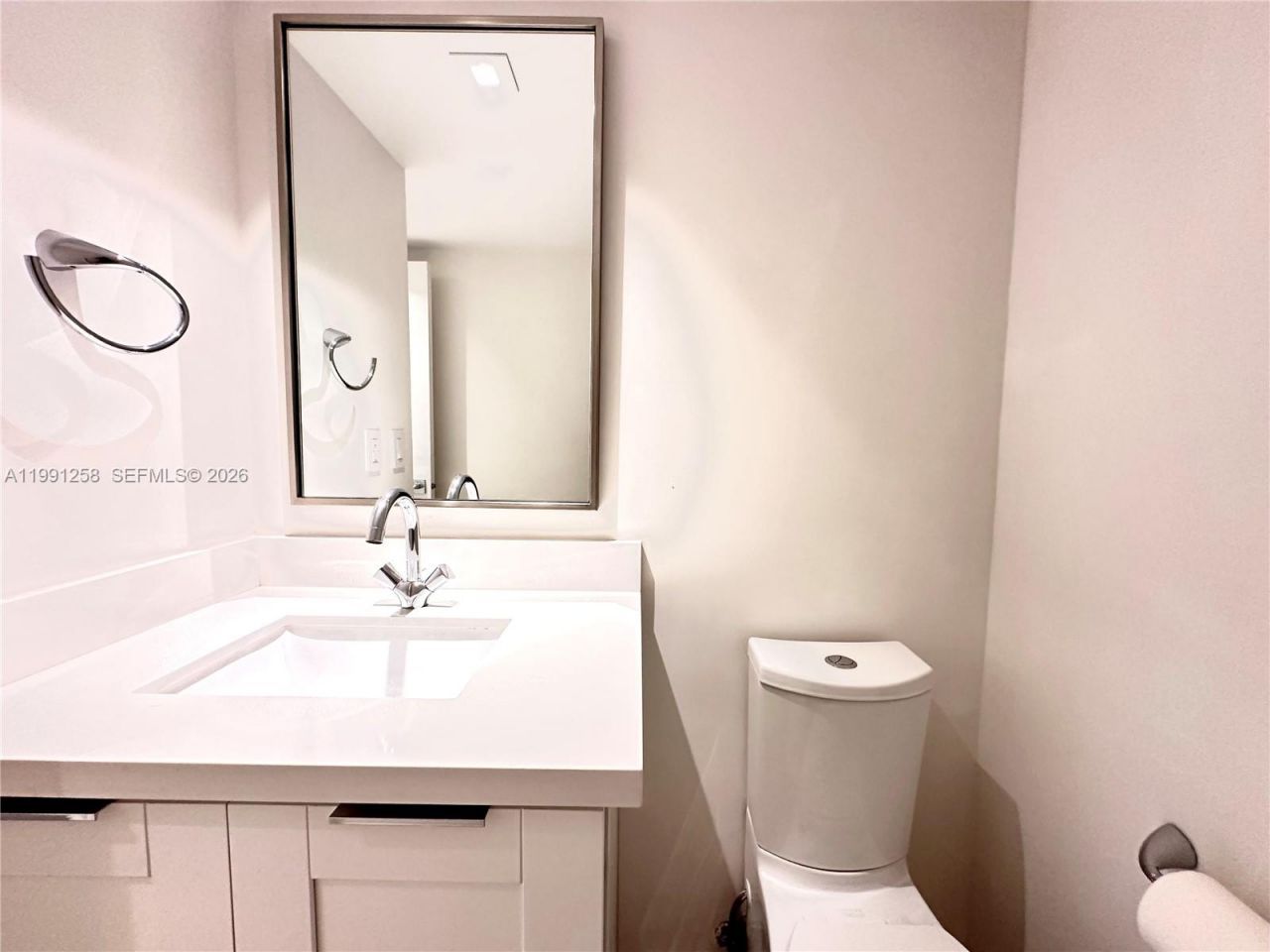 3301 N Country Club Dr , Unit 410, Aventura, FL 33180 Photo