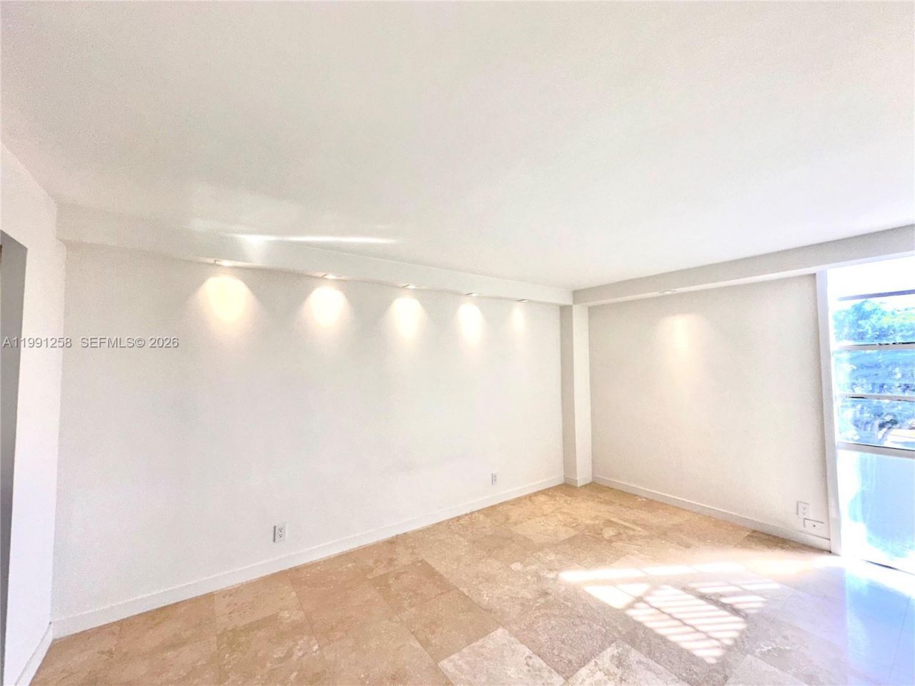 3301 N Country Club Dr , Unit 410, Aventura, FL 33180 Photo
