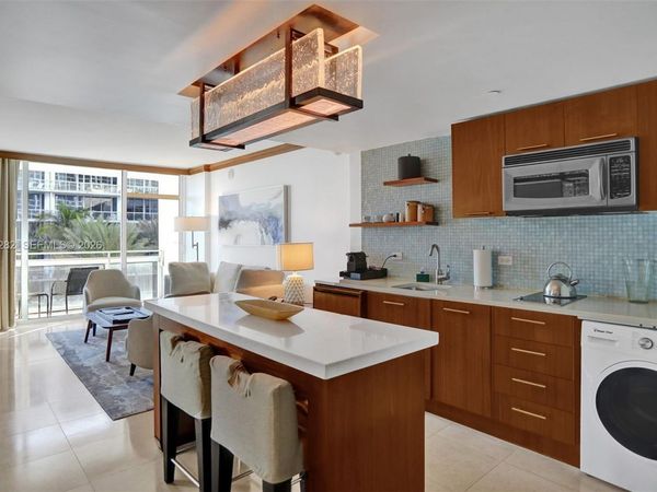 6801 Collins Ave, Unit 309 Door, Miami Beach, FL 33141