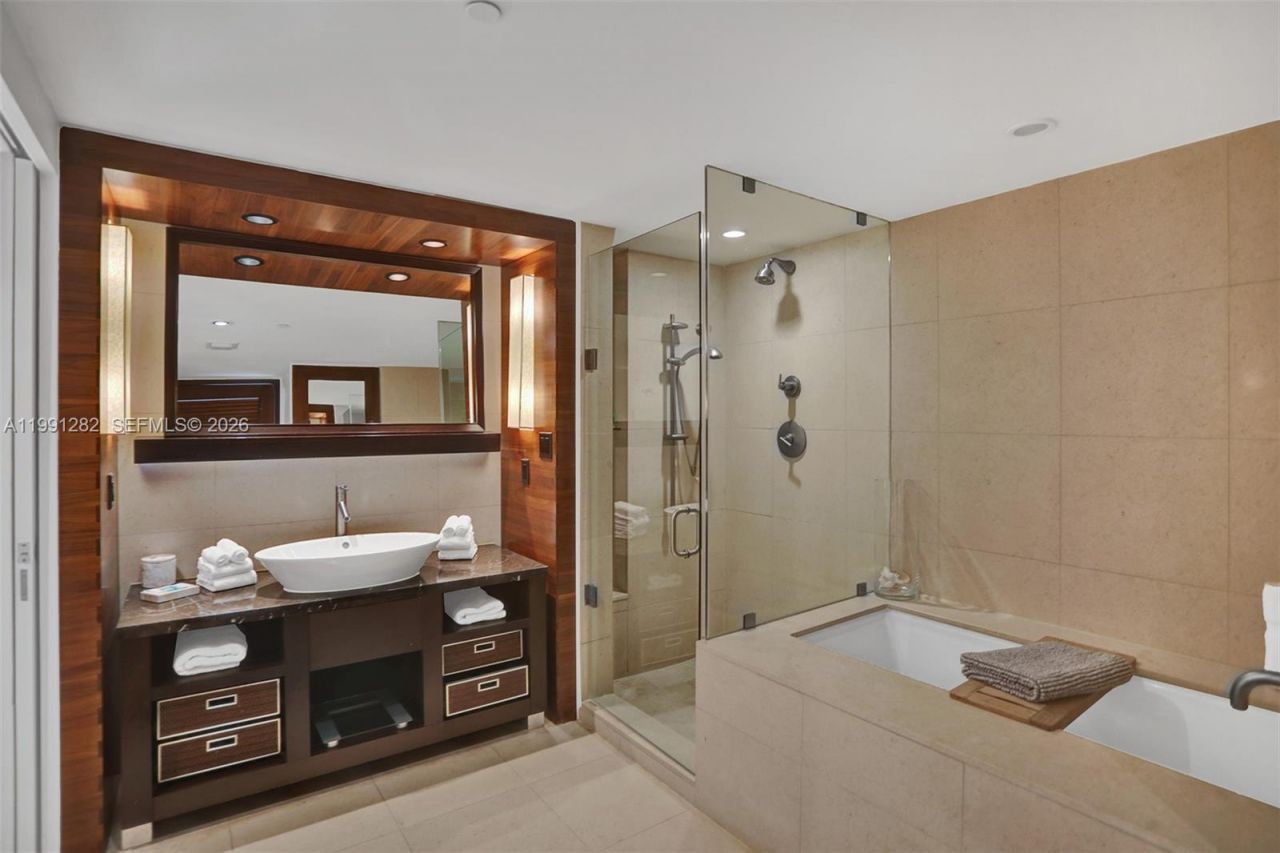 6801 Collins Ave, Unit 309 Door, Miami Beach, FL 33141 Photo