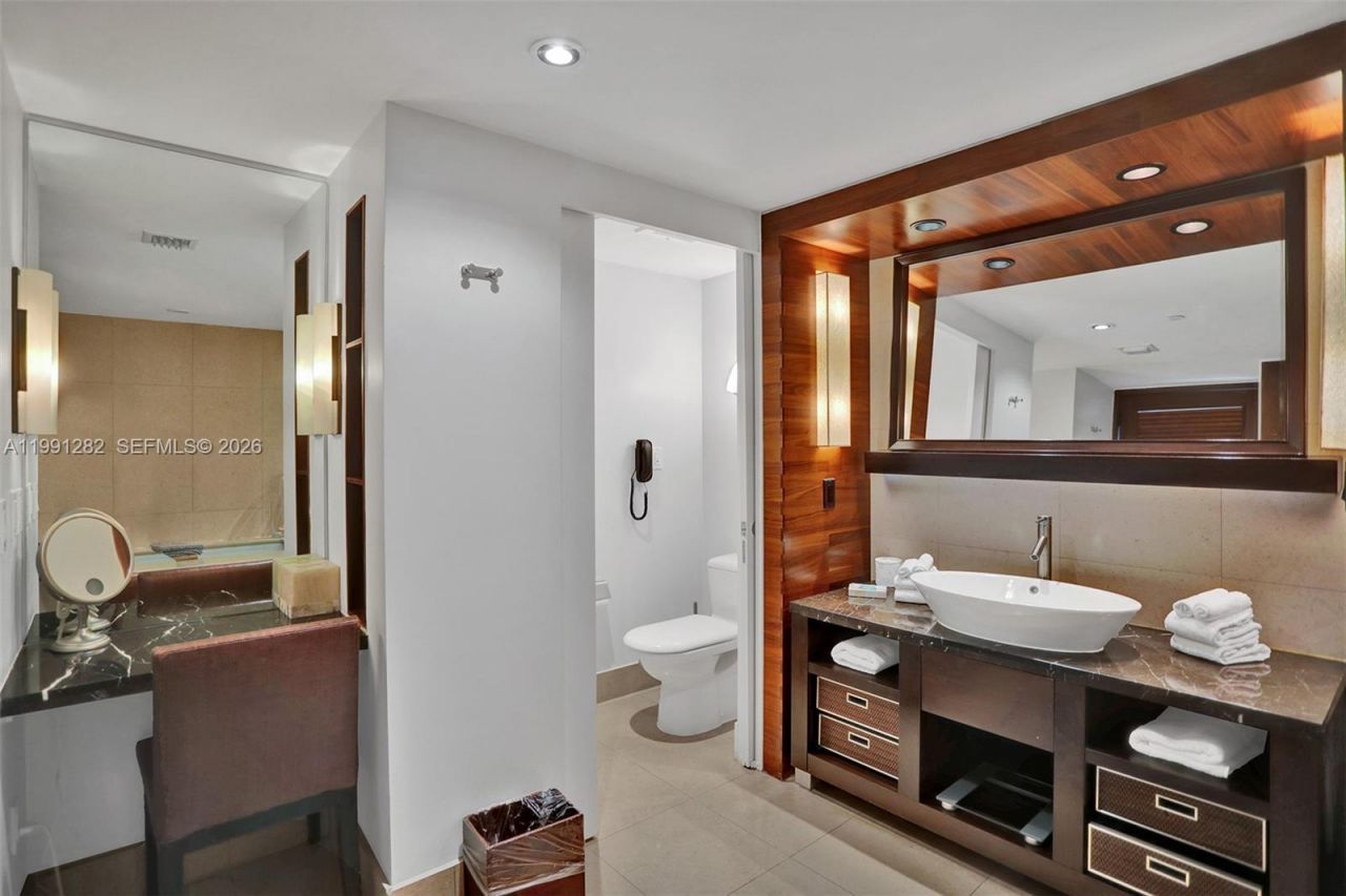 6801 Collins Ave, Unit 309 Door, Miami Beach, FL 33141 Photo