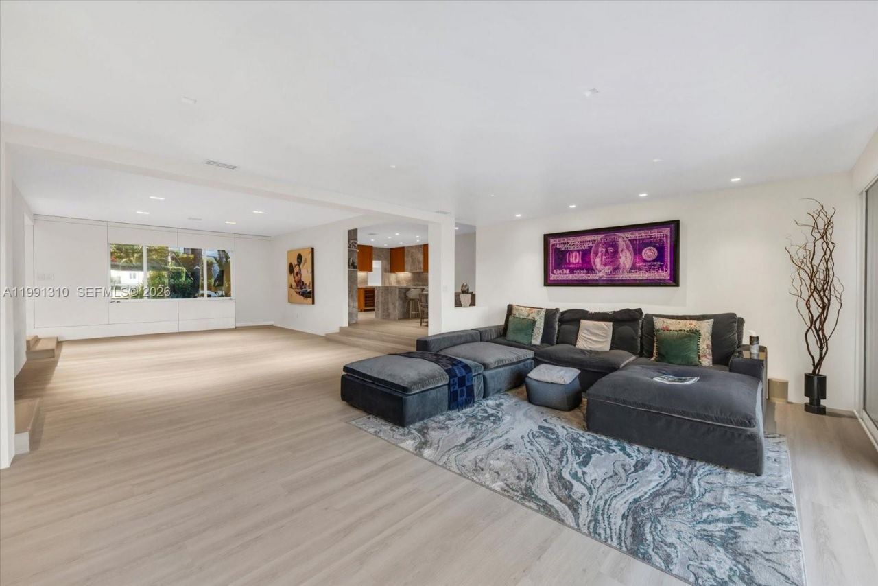 1277 Biscaya Dr, Surfside, FL 33154 Photo