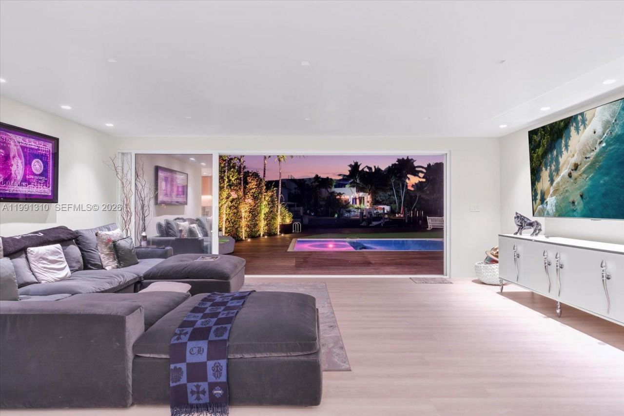 1277 Biscaya Dr, Surfside, FL 33154 Photo