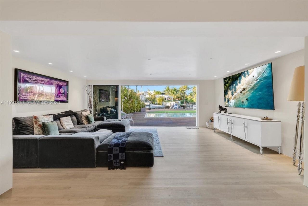 1277 Biscaya Dr, Surfside, FL 33154 Photo