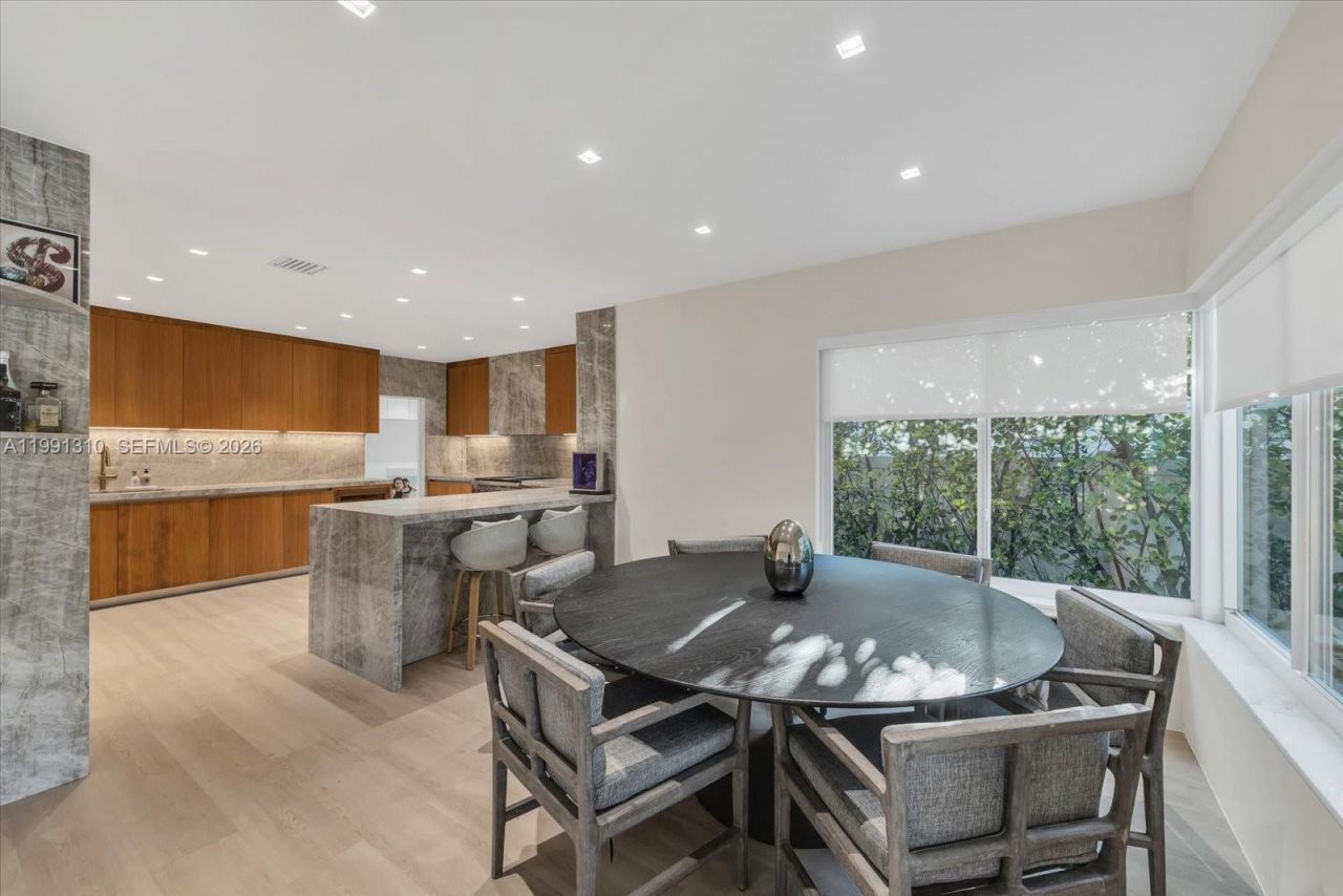 1277 Biscaya Dr, Surfside, FL 33154 Photo