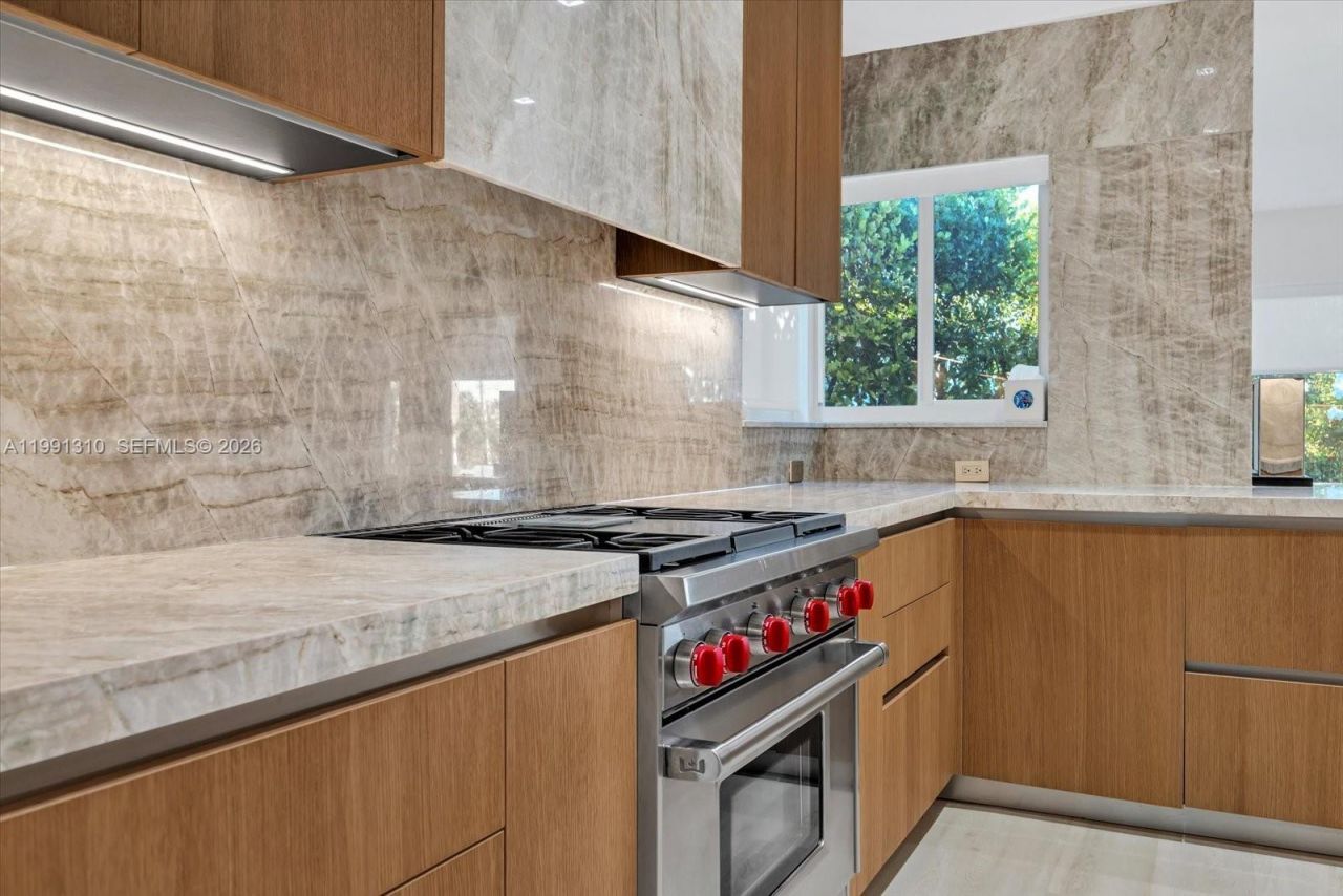 1277 Biscaya Dr, Surfside, FL 33154 Photo