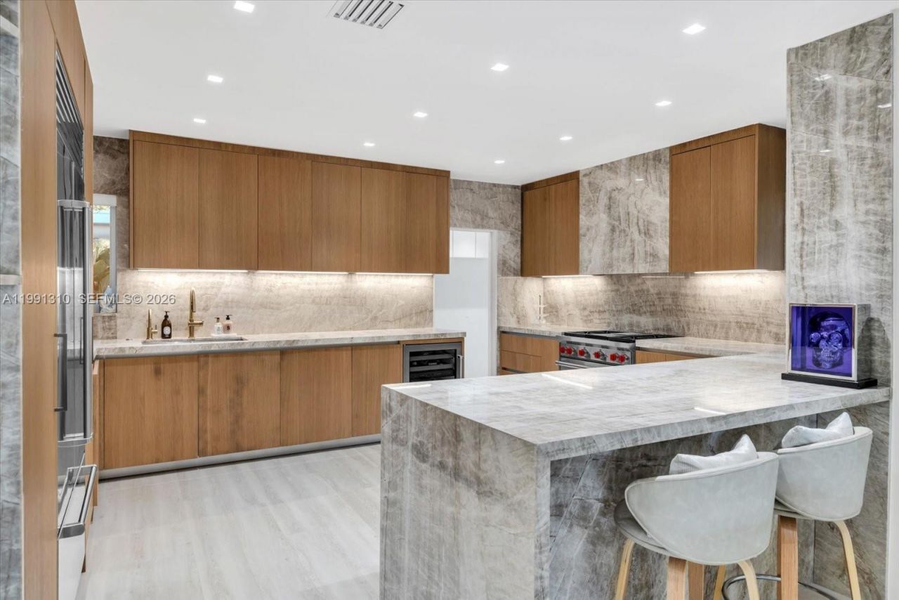 1277 Biscaya Dr, Surfside, FL 33154 Photo