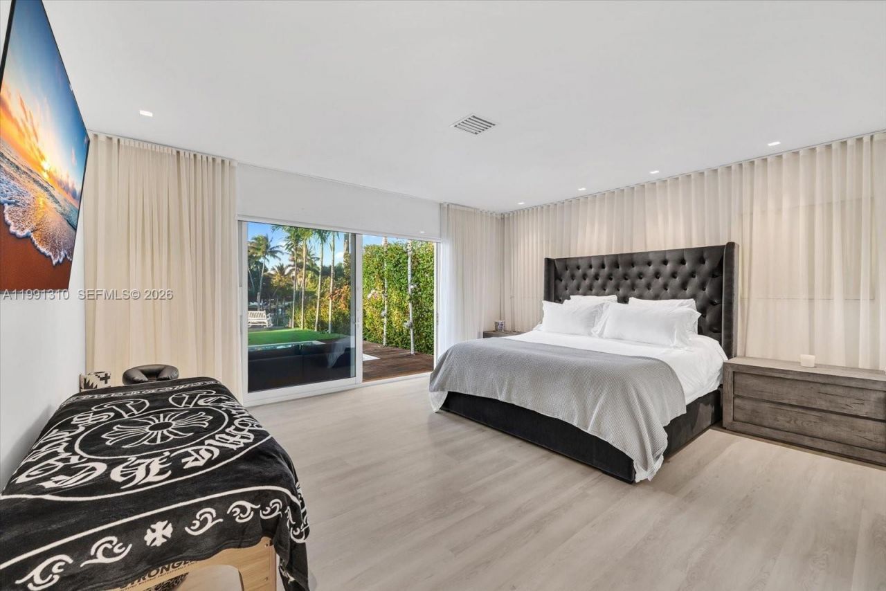 1277 Biscaya Dr, Surfside, FL 33154 Photo