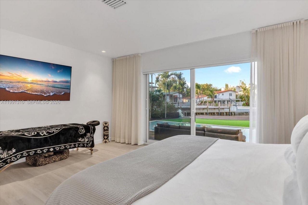 1277 Biscaya Dr, Surfside, FL 33154 Photo