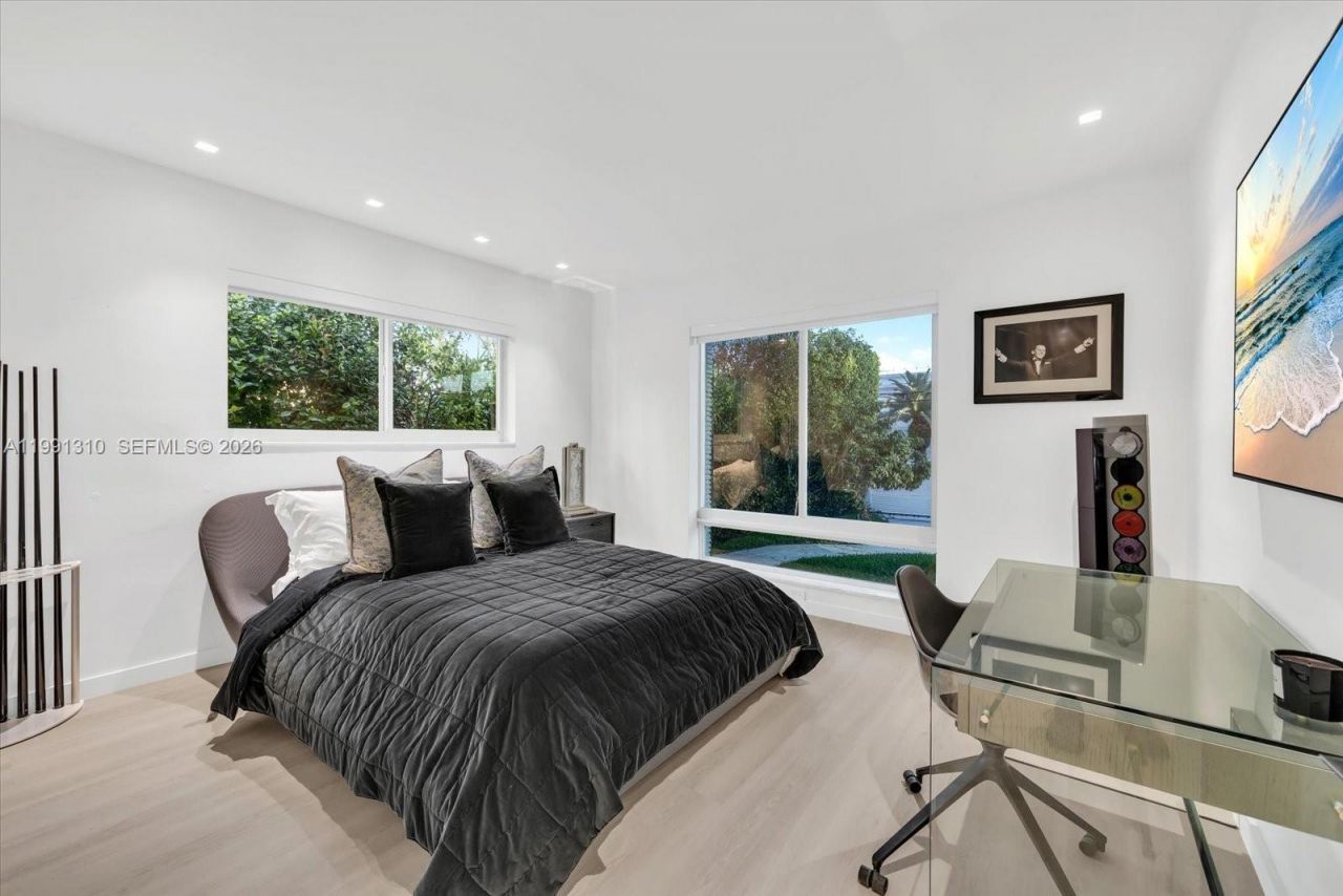 1277 Biscaya Dr, Surfside, FL 33154 Photo